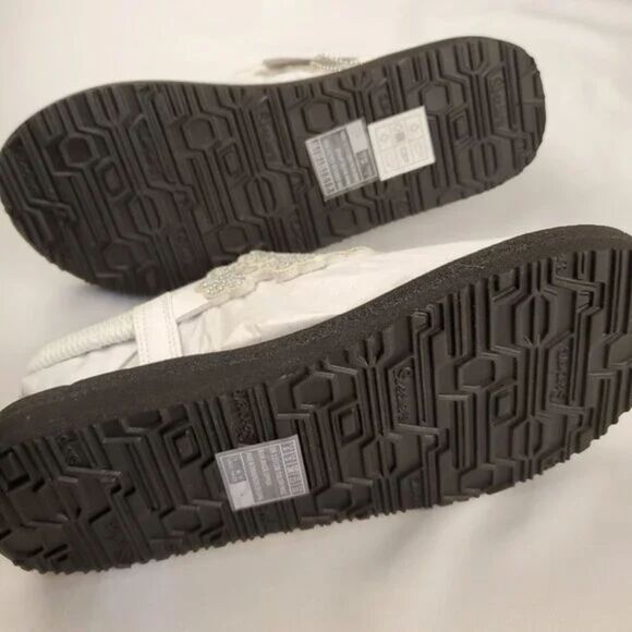 Cali from Sketchers / Yoga Foam Floral Lover Sandals / Sparkly Dressy Sandals - Picture 6 of 8